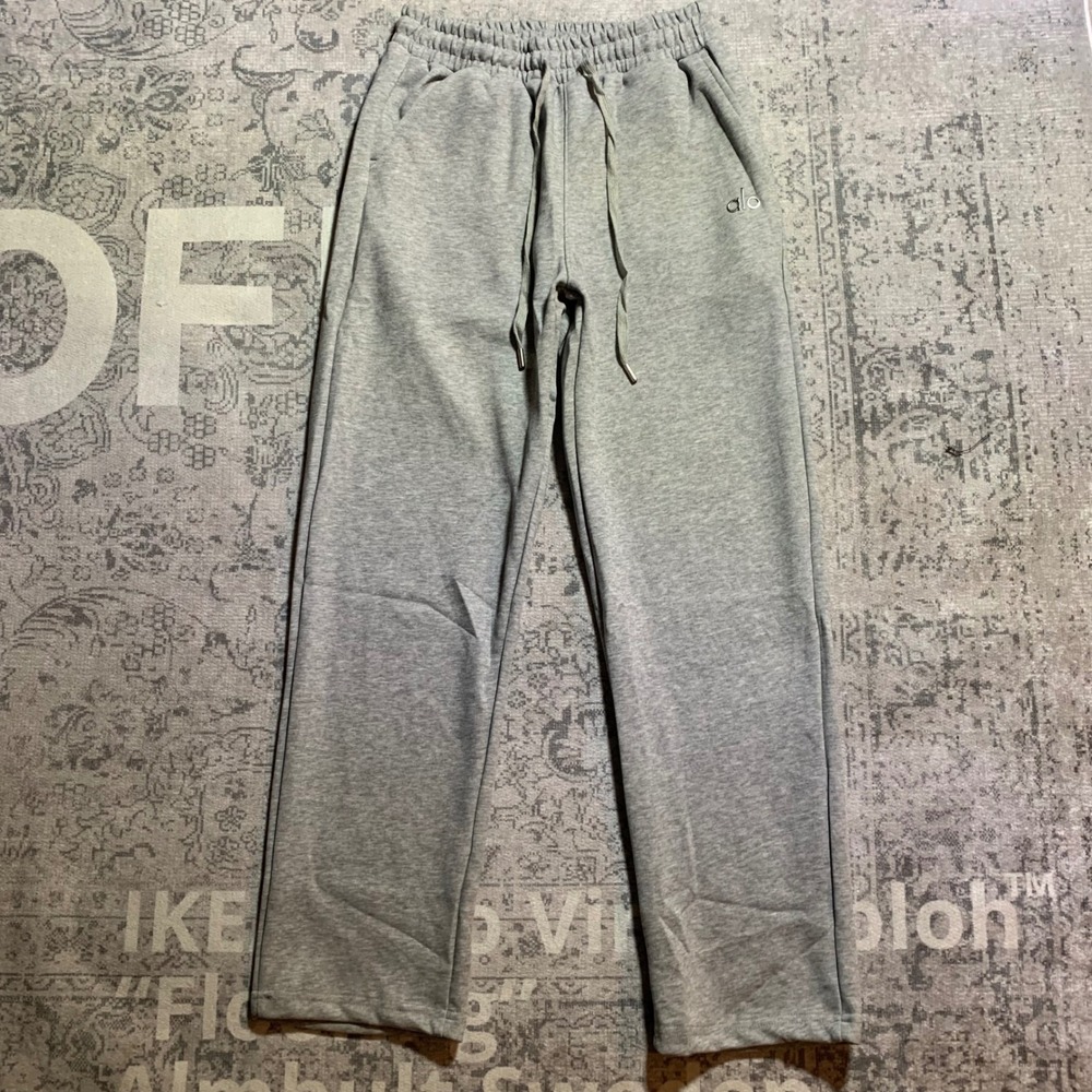 Alo Yoga Grey Heather Quarter Zip Pullover and Open Leg Sweatpants Set Medium - Picture 10 of 11